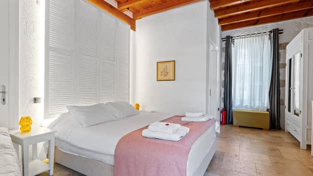 Havuz Manzaralı Deluxe Oda